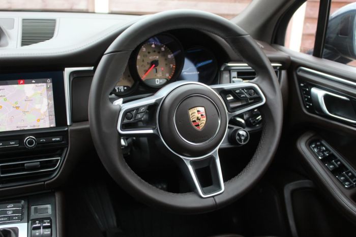 Porsche Macan 2.9 GTS 5dr PDK Estate Petrol Blue