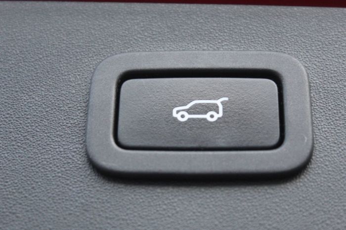 Jaguar E-Pace 2.0d [180] R-Dynamic HSE 5dr Auto Estate Diesel Red