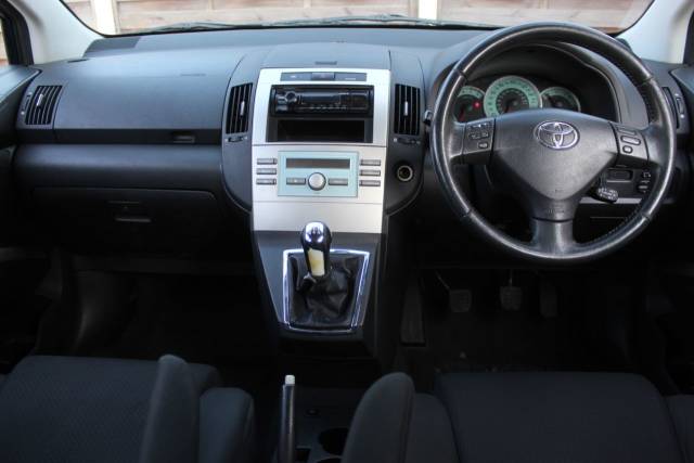 2004 Toyota Corolla Verso 1.8 VVT-i T3 5dr