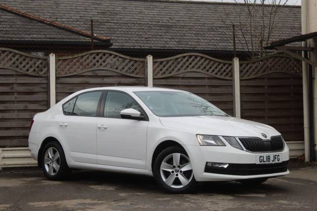 Skoda Octavia 1.5 TSI SE 5dr DSG Hatchback Petrol White